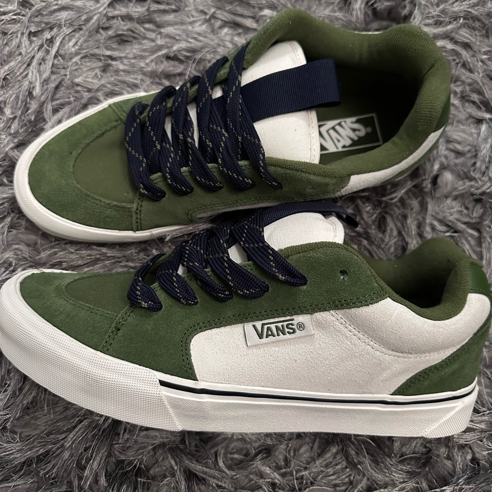 Vans NWOB Chukka Push sneakers in green/white suede Men’s 10.5 Women 12